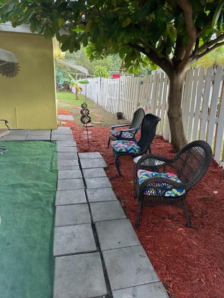3 Bedroom House Fenced Backyard Private Patio Areas Grill Firepit Plenty Parking! Quick Access 10 Min To Beach Airport Delray West Palm Lake Worth Beach Exterior foto